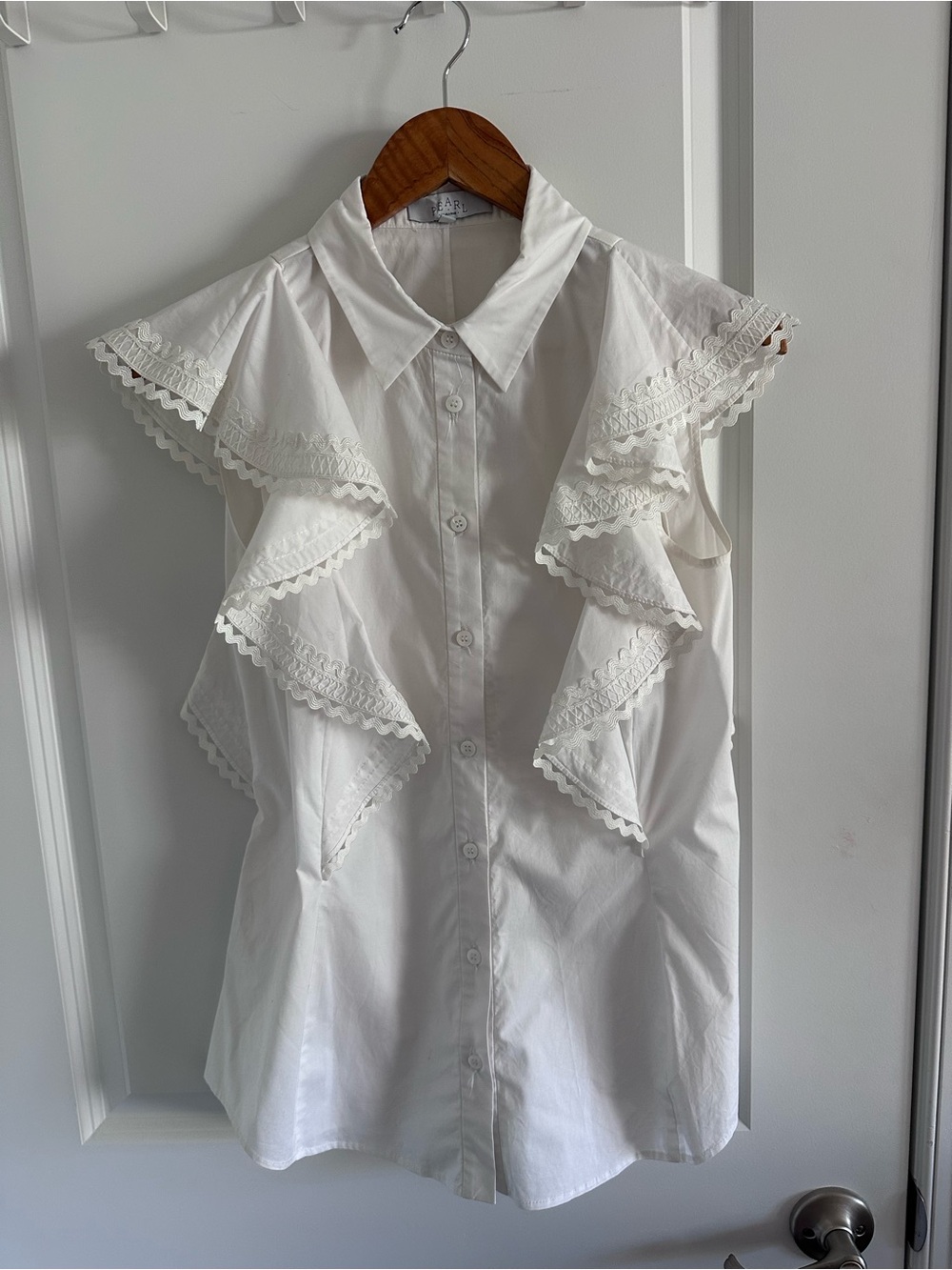 PEARL BY LELA ROSE Sleeveless Ruffle Lace-Trim Button-Front Blouse in White